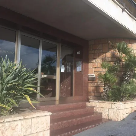 Apartment 70m2 Plus 15m2 Terrace Seaview Plus Garagebox *